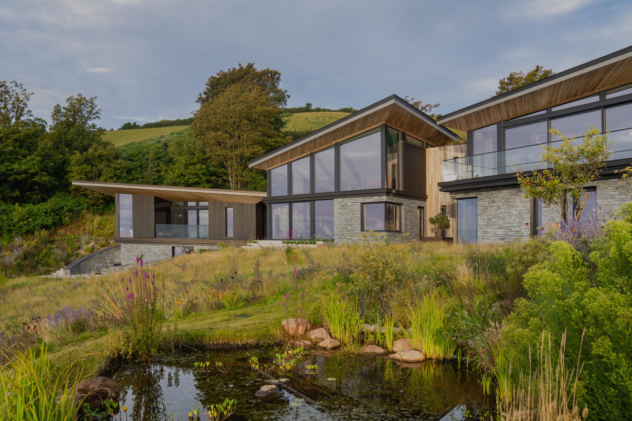 Replacement dwelling - Labrador Bay - The house adjusts to the topography of the site and the natural background with a series of interlinked forms_